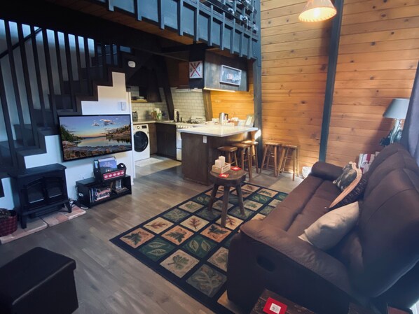 Basic Cabin | Living area