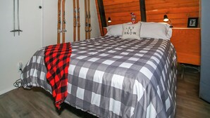 Basic Cabin | 2 bedrooms, free WiFi - Bill Big Bear Bunkhouse (Big Bear City)