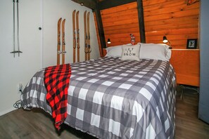Basic Cabin | 2 bedrooms, free WiFi - Bill Big Bear Bunkhouse (Big Bear City)