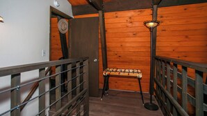 Basic Cabin | Living area - Bill Big Bear Bunkhouse (Big Bear City)