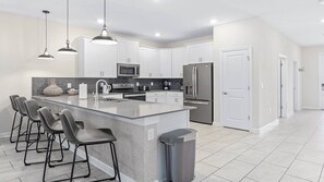 Casa, varias camas, acceso a la alberca, vista a la alberca (2864BD SL) | Cocina privada | Cafetera y tetera 