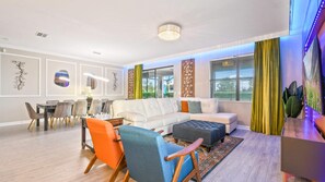 Casa, varias camas, acceso a la alberca (1415MV CG) | Área de sala de estar