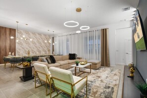 House, Multiple Beds, Pool Access, Pool View (231BD BV) | Living area