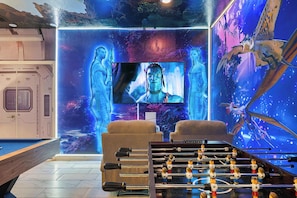 Casa, várias camas, acesso à piscina | Sala de jogos
