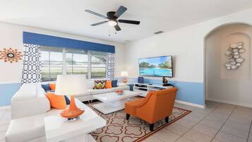 House, Multiple Beds, Pool Access, Pool View (2632DV WH) | Living area