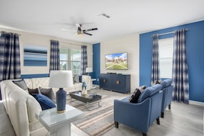 House, Multiple Beds, Pool Access, Pool View (1563PW CG) | Living area