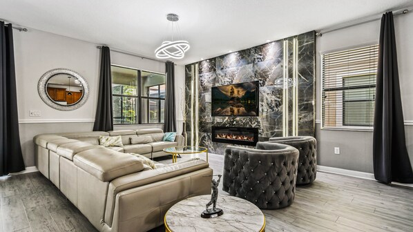 House, Multiple Beds, Pool Access (1429) | Living area