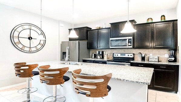 Casa, varias camas, acceso a la alberca | Cocina privada | Cafetera y tetera 