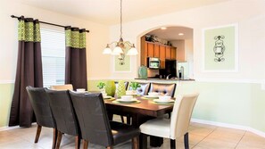 Dining - Windsor Hills 6br Cozy Home Pool/spa 2miles Disney (Kissimmee)