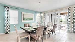 Maison, plusieurs lits, accès piscine, vue piscine (5227WW Solterra) | Restauration