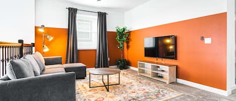 House, Multiple Beds, Pool Access, Pool View (989LS CG) | Living area