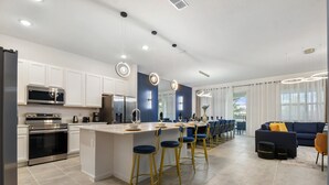 Rumah, Beberapa Tempat Tidur, akses ke kolam renang (283MB BV_01) | Dapur pribadi | Mesin pembuat kopi/teh dan ketel listrik