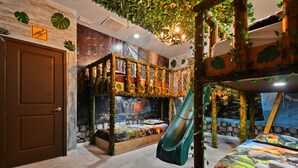Rumah, Beberapa Tempat Tidur, akses ke kolam renang (283MB BV_01) | 12 kamar tidur dan didekorasi berbeda-beda
