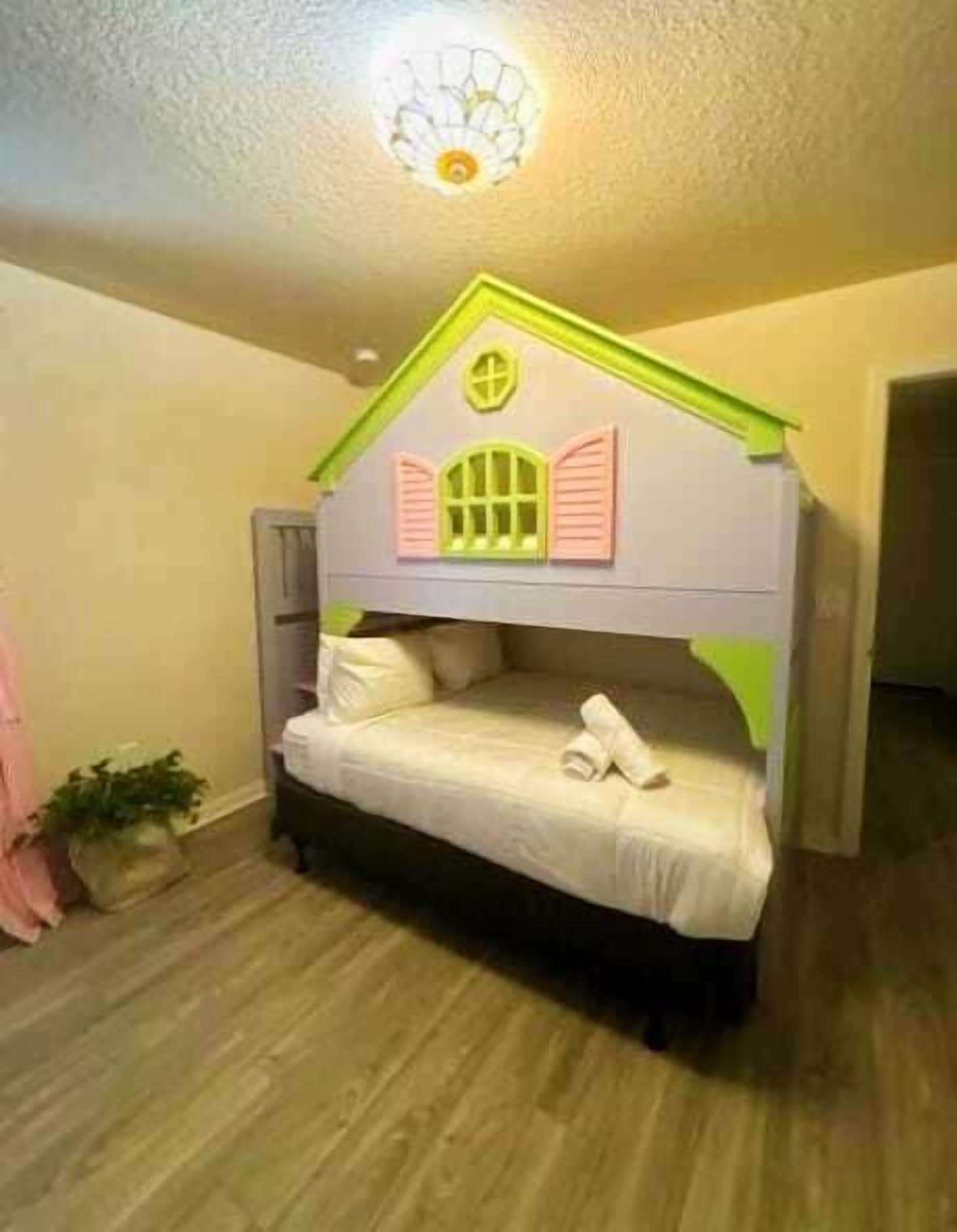 Hus - flere senge - adgang til pool | 8 soveværelser, individuelt design, individuel indretning, sengetøj