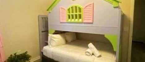 House, Multiple Beds, Pool Access