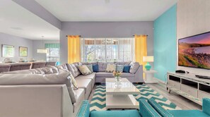 House, Multiple Beds, Pool Access, Pool View (7797BC WH) | Living area