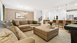 Living area - Storey Lake 9BR Lakeview Home Pool/spa/game Disney (Kissimmee)