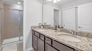 Designer toiletries, towels, toilet paper - Windsor Island Resort 5br Private Pool Disney (Davenport)