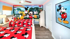 5 bedrooms, individually decorated, individually furnished, bed sheets - Greenview 5br/5ba Home Pool/spa 2 Miles Disney (Kissimmee)