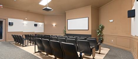 Maison, Plusieurs lits, accÚs à la piscine (7731CS WH_05) | Salle de réunion