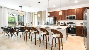 Coffee/tea maker - Luxury Home: Pool, Theater, Near Disney (Kissimmee)