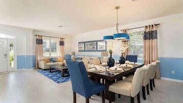House, Multiple Beds, Pool Access, Pool View (7829BF WH_05) | Dining