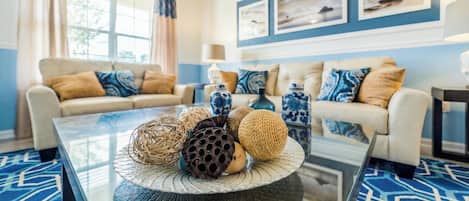 House, Multiple Beds, Pool Access, Pool View (7829BF WH_05) | Living area