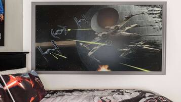 House, Multiple Beds, Pool Access, Pool View (7829BF WH_05) | Interior detail