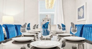 Casa, varias camas, acceso a la alberca, vista a la alberca | Restaurantes