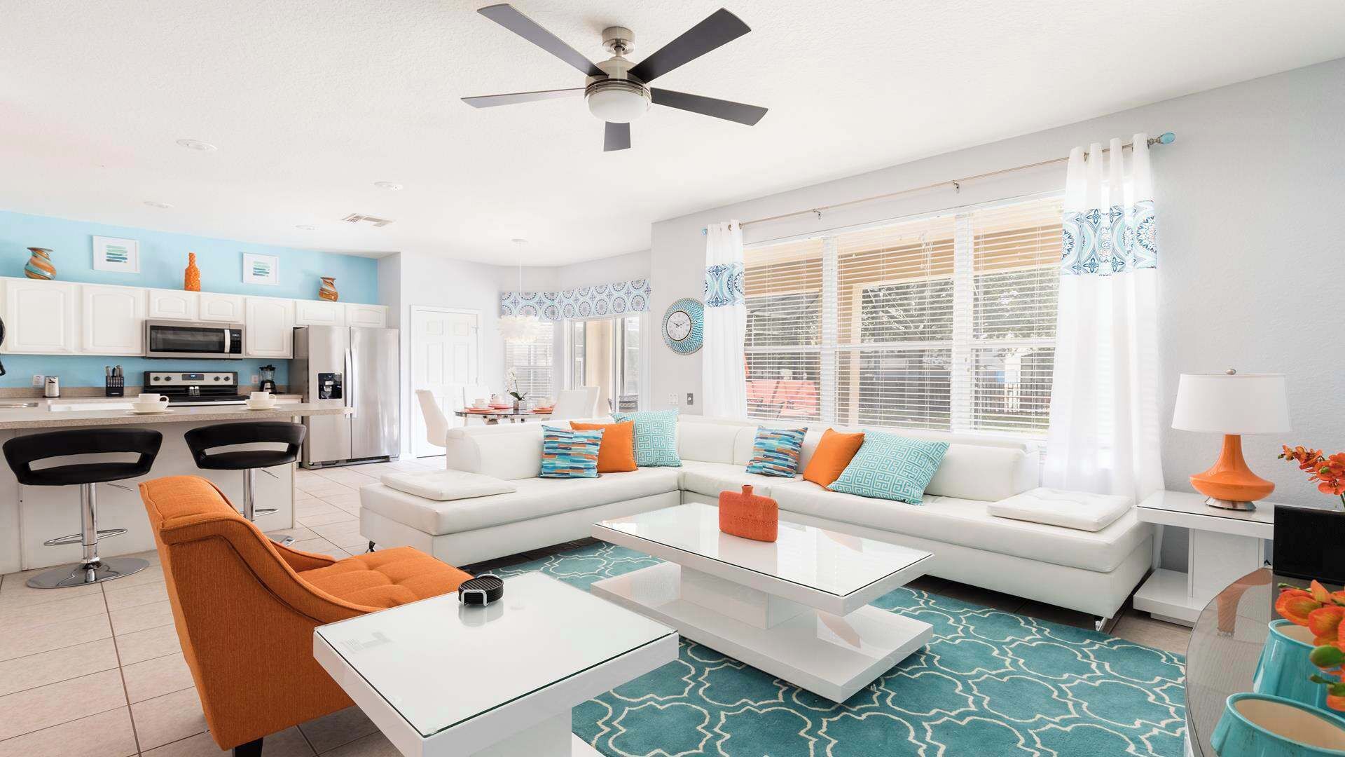 House, Multiple Beds, Pool Access (7720TB WH) | Living area