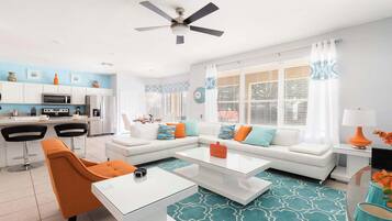 House, Multiple Beds, Pool Access (7720TB WH) | Living area