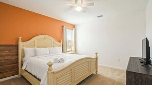 12 bedrooms, individually decorated, individually furnished, bed sheets - Spacious 12-bed Villa With Pool & Resort Amenities (Kissimmee)