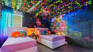 Ferienhaus, Mehrere Betten, Poolzugang, Poolblick (2726OW SL) | 10 Schlafzimmer, individuell dekoriert, individuell eingerichtet