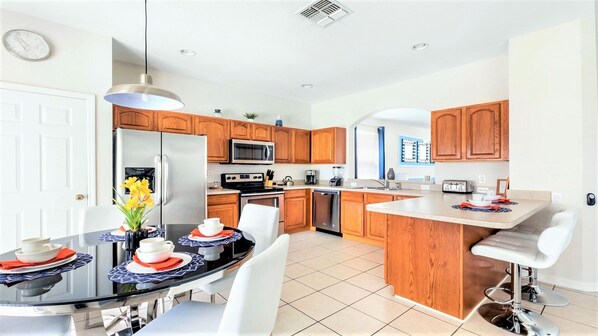 House, Multiple Beds, Pool Access, Pool View (2609DS WH) | Private kitchen