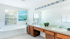 House, Multiple Beds, Pool Access, Pool View (2609DS WH) | Bathroom