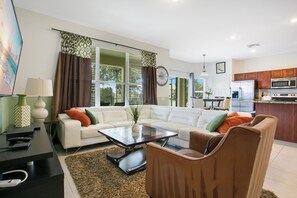 Living area - Highland View 6BR Villa Private Pool Near Disney (Kissimmee)