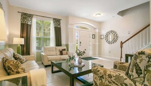 House, Multiple Beds, Pool Access, Pool View (2669ML WH) | Living area