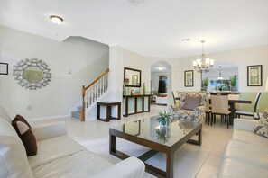 Living area - Highland View 6BR Villa Private Pool Near Disney (Kissimmee)