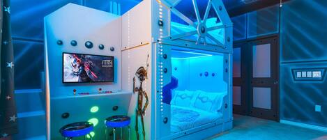 House, Multiple Beds, Pool Access, Pool View (3237LW WIR_01) | 10 bedrooms, individually decorated, individually furnished, bed sheets