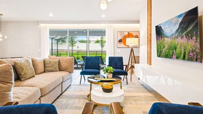 House, Multiple Beds, Pool Access, Pool View (3549LD WIR) | Living area