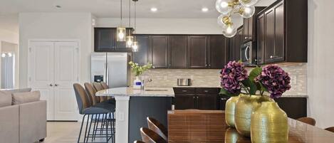 Casa, varias camas, acceso a la alberca, vista a la alberca (3549LD WIR) | Interior