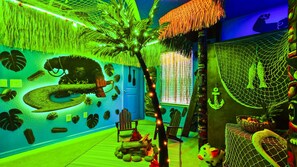 House, Multiple Beds, Pool Access (2176LC WIR) | Interior