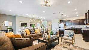 ハウス ベッド (複数台) プールアクセス (2176LC WIR) | リビング エリア