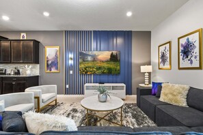 Casa, varias camas, acceso a la alberca, vista a la alberca (3020MD WIR_01) | Área de sala de estar