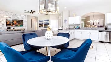 House, Multiple Beds, Pool Access, Pool View (7811BC WH) | Interior