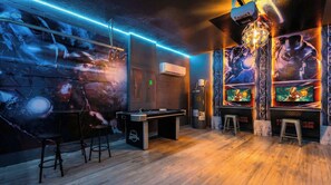 Interior - Luxury 28 Guest Home w Games, Cinema and More! (Davenport)