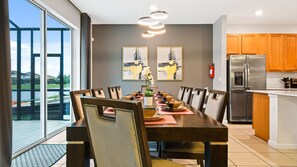 Casa, varias camas, acceso a la alberca | Restaurantes