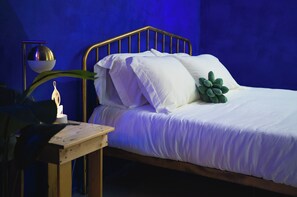 1 bedroom, desk, iron/ironing board, free WiFi - Unique Art Studio Getaway • San Antonio Hidden Gem (San Antonio)