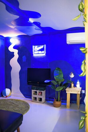 Interior - Unique Art Studio Getaway • San Antonio Hidden Gem (San Antonio)