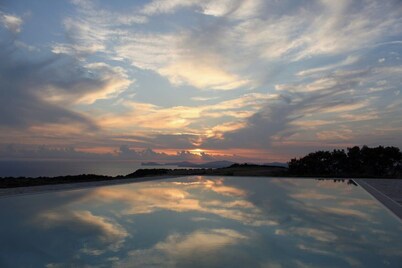 Between Sky and Sea Apartment with pool on the Gulf of Alghero